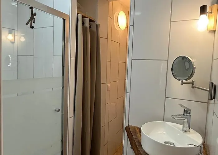 2 Pieces Centre Jardin Bioves דירה