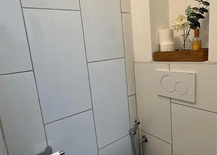 Апартаменти 2 Pieces Centre Jardin Bioves Мантон