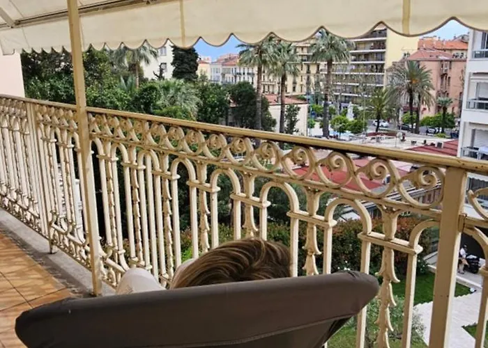 Апартаменти 2 Pieces Centre Jardin Bioves Мантон